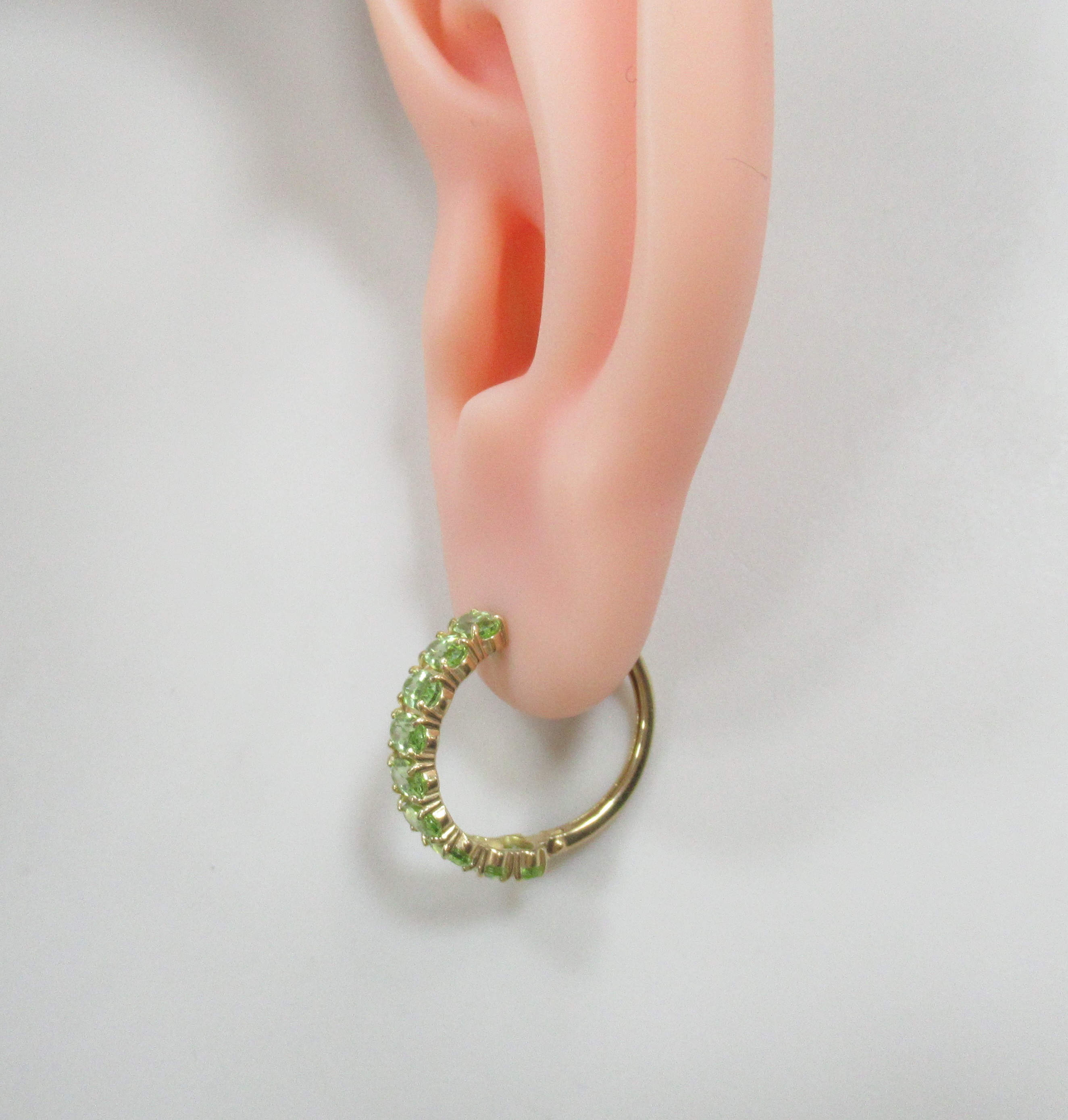 Серебряные серьги-конго с хризолитами